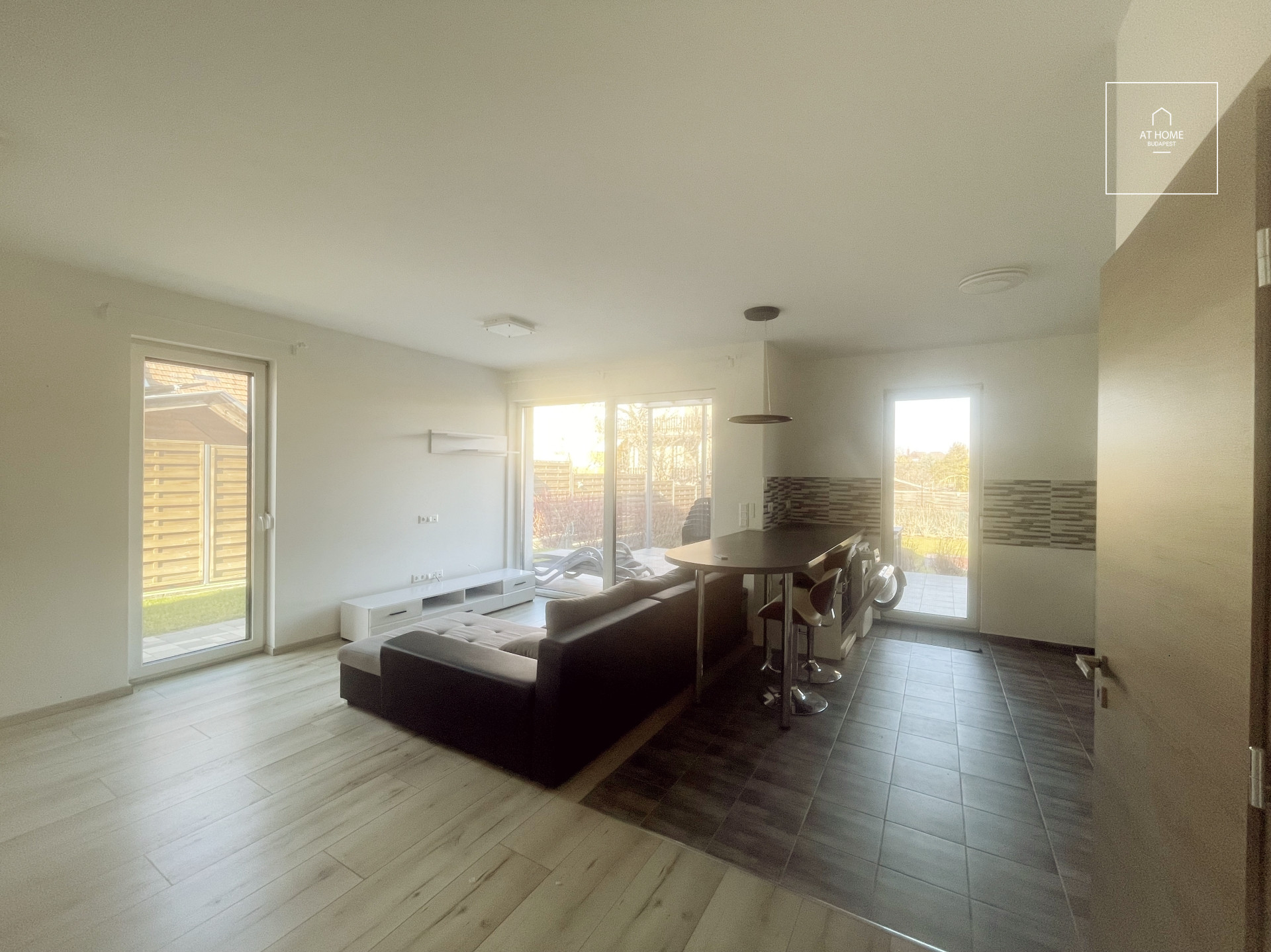 A two-generation apartment with a garden connection is for sale in Rákosszentmihály, Budapest