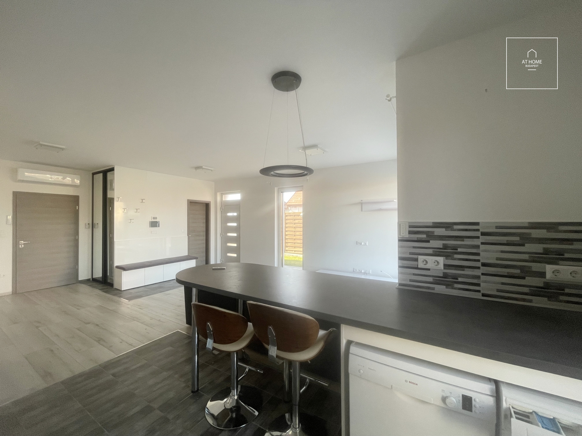 A two-generation apartment with a garden connection is for sale in Rákosszentmihály, Budapest