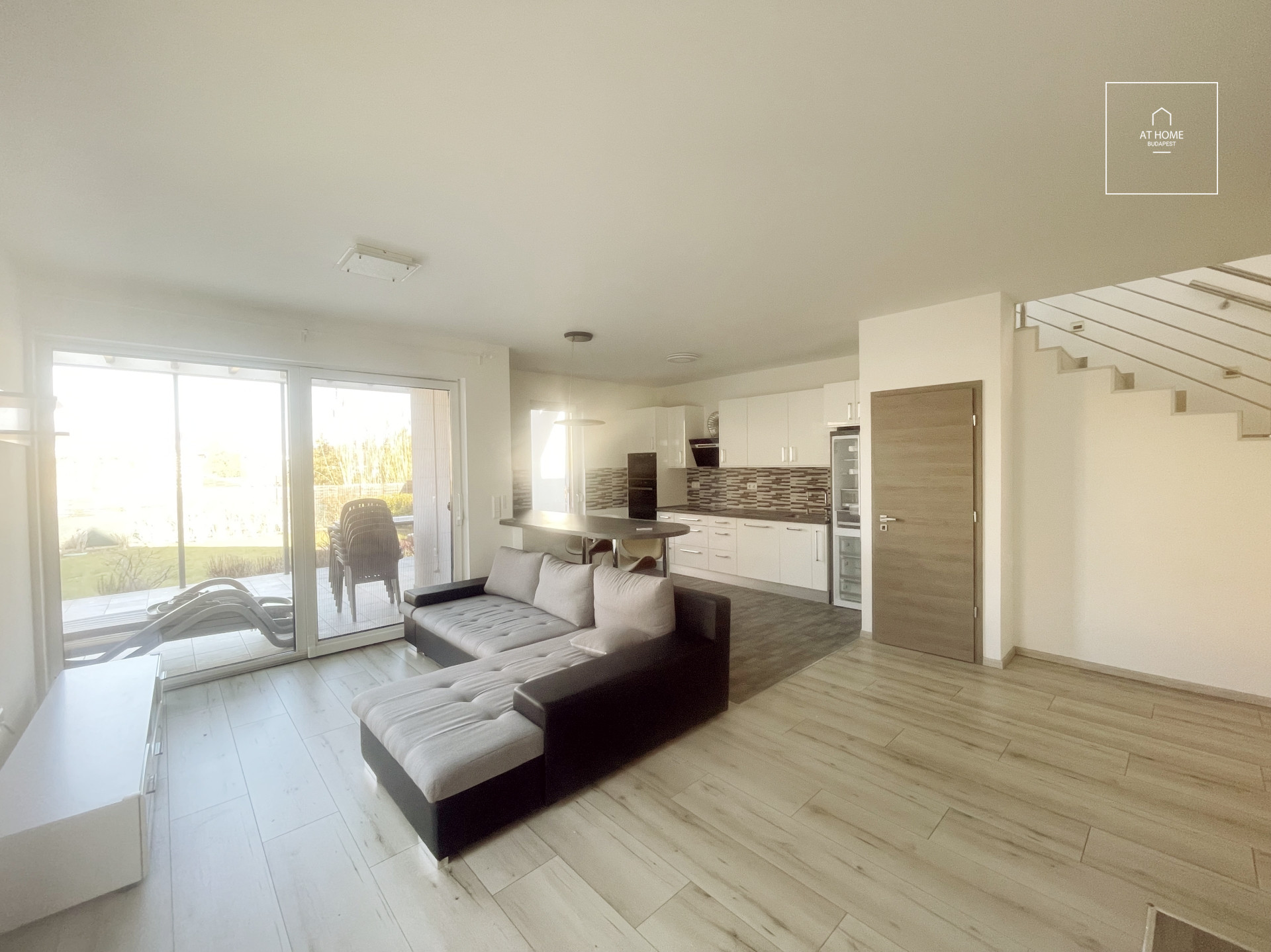 A two-generation apartment with a garden connection is for sale in Rákosszentmihály, Budapest