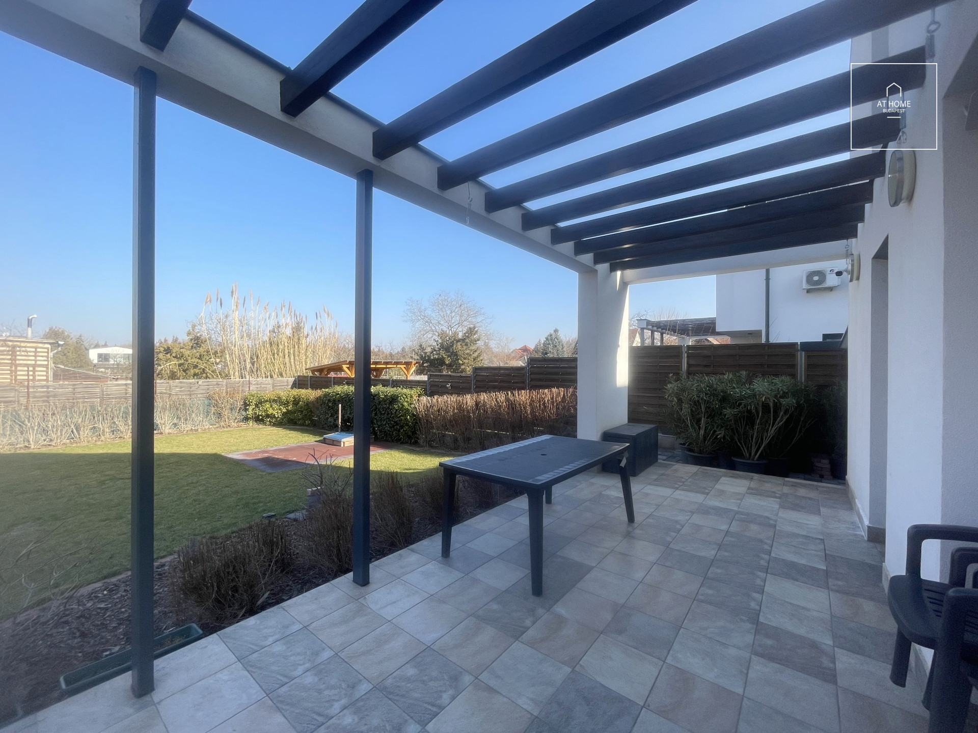 A two-generation apartment with a garden connection is for sale in Rákosszentmihály, Budapest