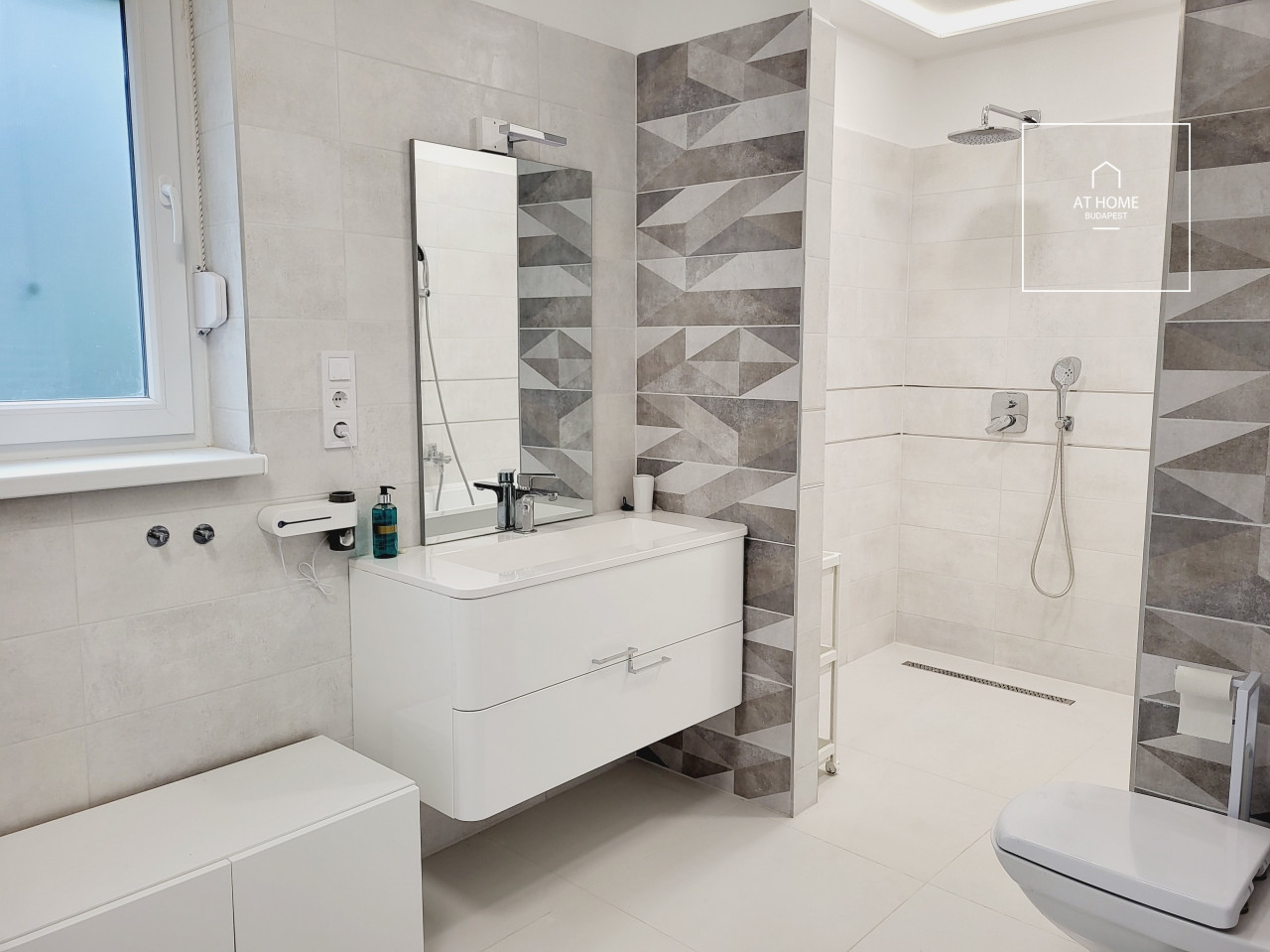 Renovated 3-bedroom luxury apartment in a green environment, District XII, Orbánhegy