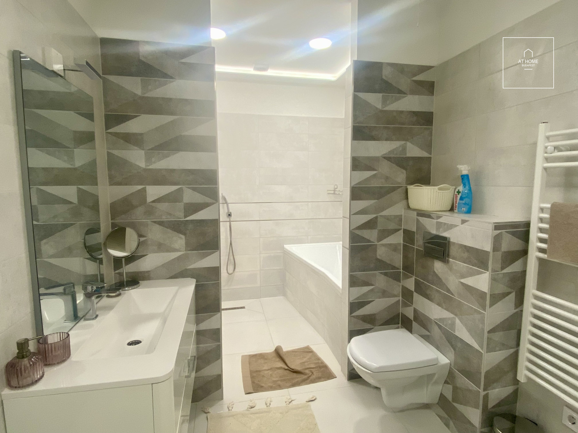 Renovated 3-bedroom luxury apartment in a green environment, District XII, Orbánhegy