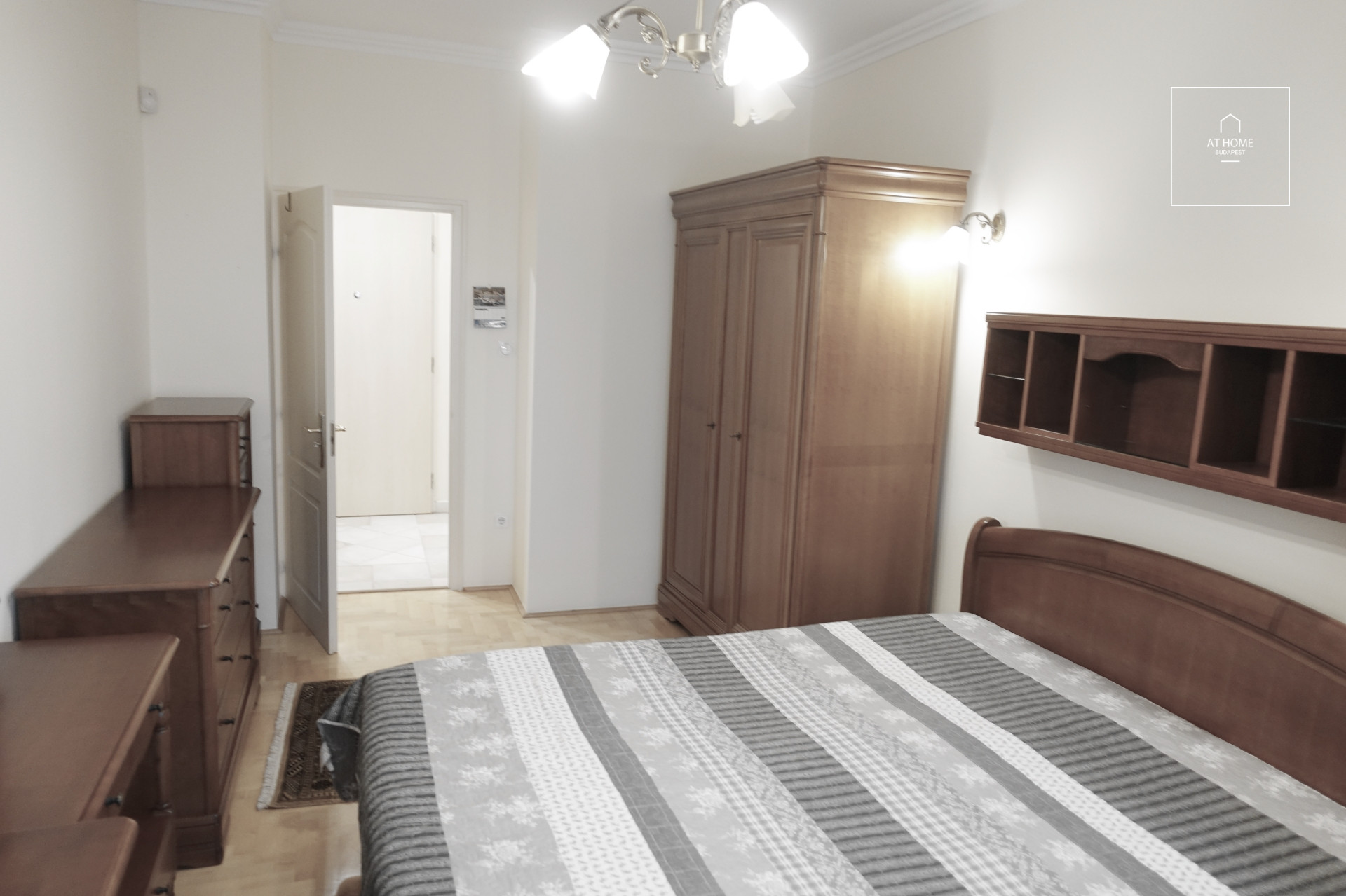 81 sqm, two-bedroom apartment is for rent in the 1st district, with a magnificent view of the Danube.