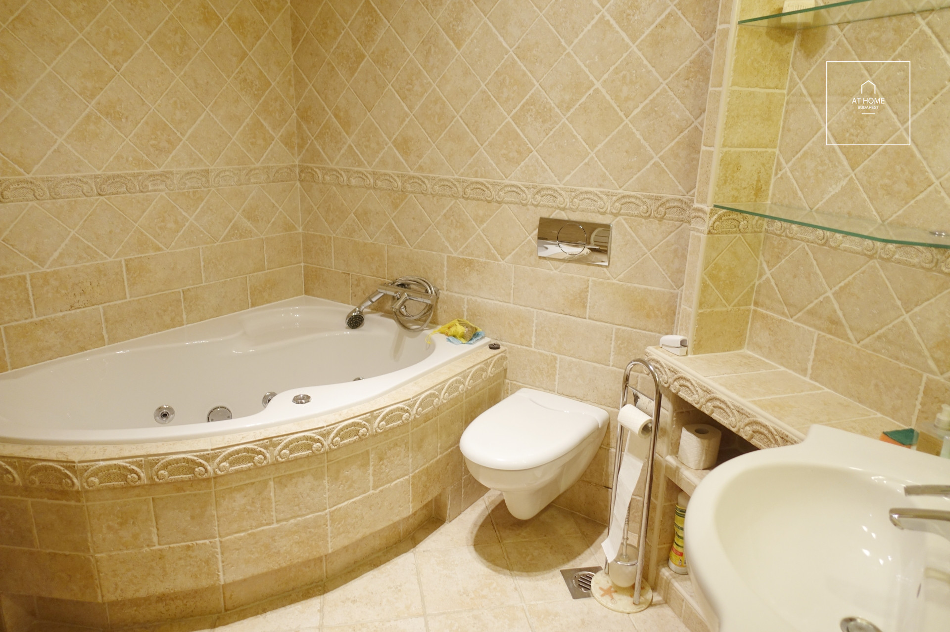 81 sqm, two-bedroom apartment is for rent in the 1st district, with a magnificent view of the Danube