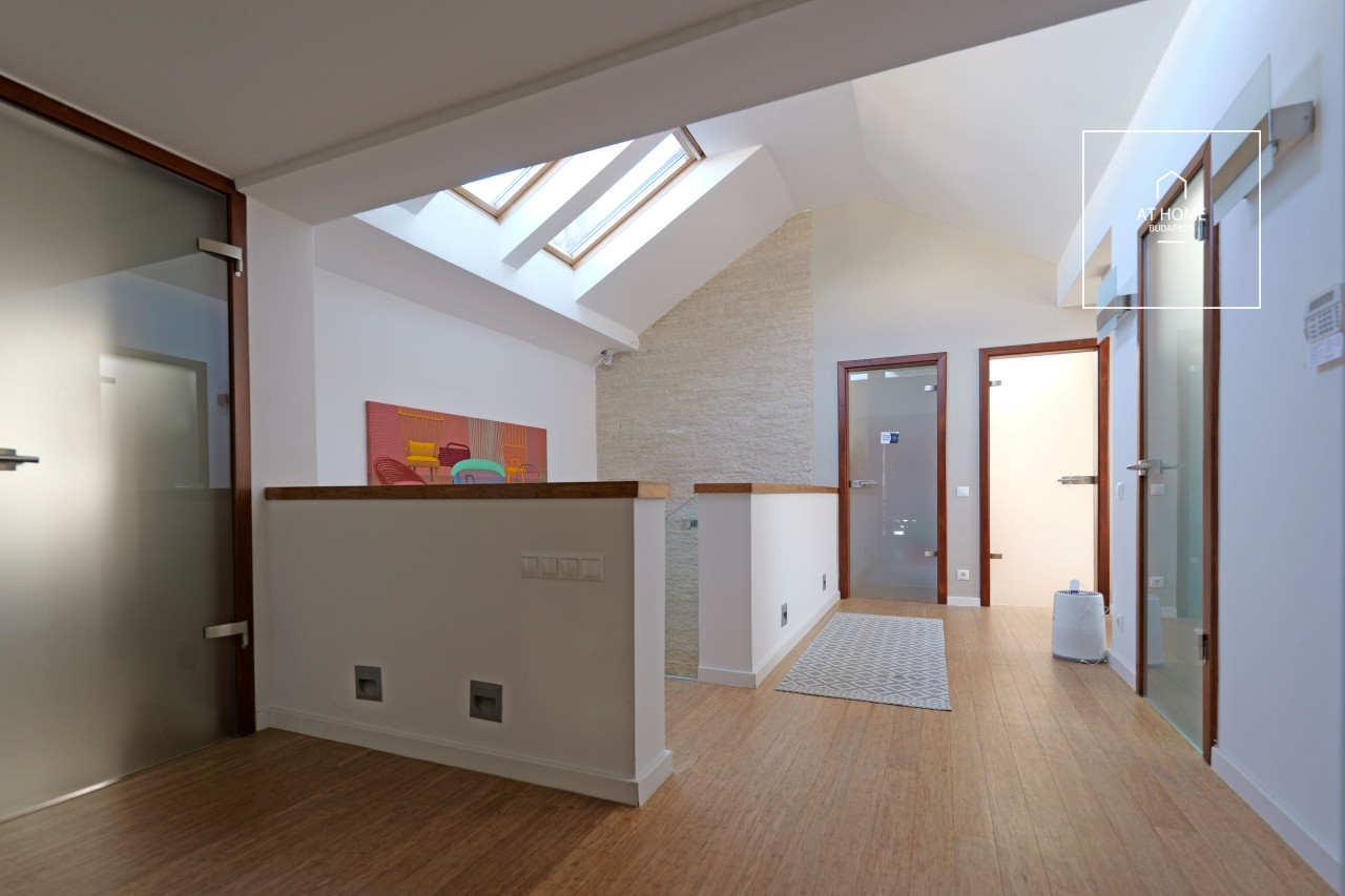 Three-story family house with a spacious garden in Szentendre