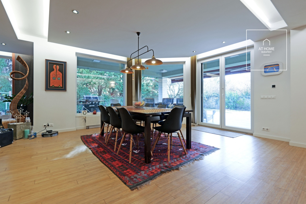 Three-story family house with a spacious garden in Szentendre