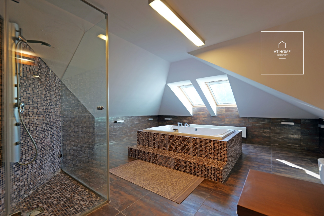 Three-story family house with a spacious garden in Szentendre