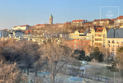 Renovated Apartment with a Panoramic View in District I, Krisztinaváros