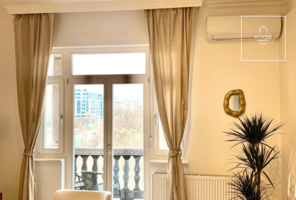 Renovated Apartment with a Panoramic View in District I, Krisztinaváros