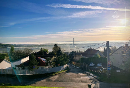 Újépítésű, panorámás családi ház eladó Budapest III. kerület