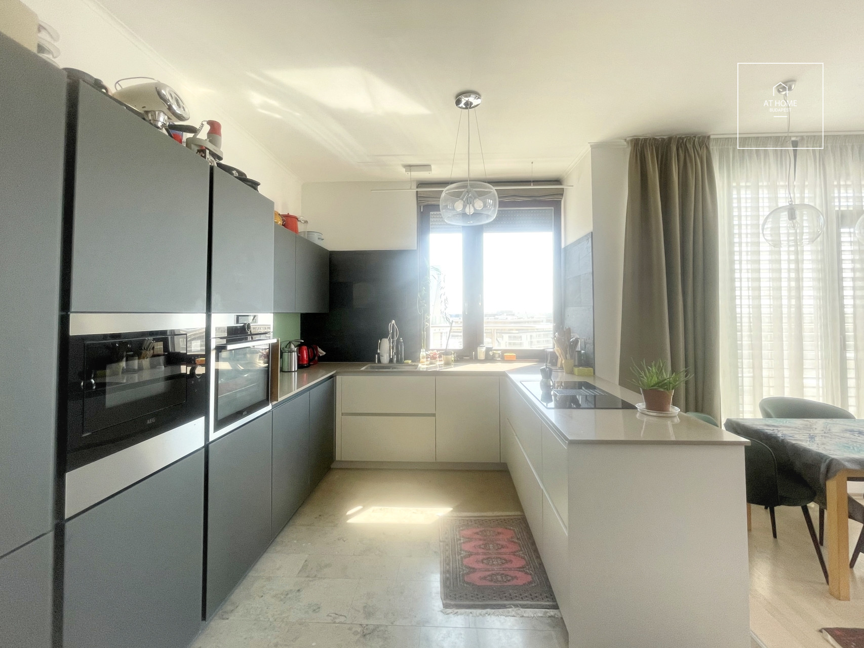 Luxury penthouse with beautiful panorama to the Danube, Budapest, XIII. district.