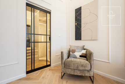 Renovated 2-Bedroom Apartment in District V, Lipótváros