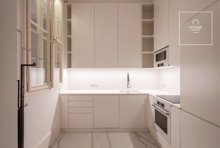 Renovated 2-Bedroom Elegant Apartment in District VII, Erzsébetváros