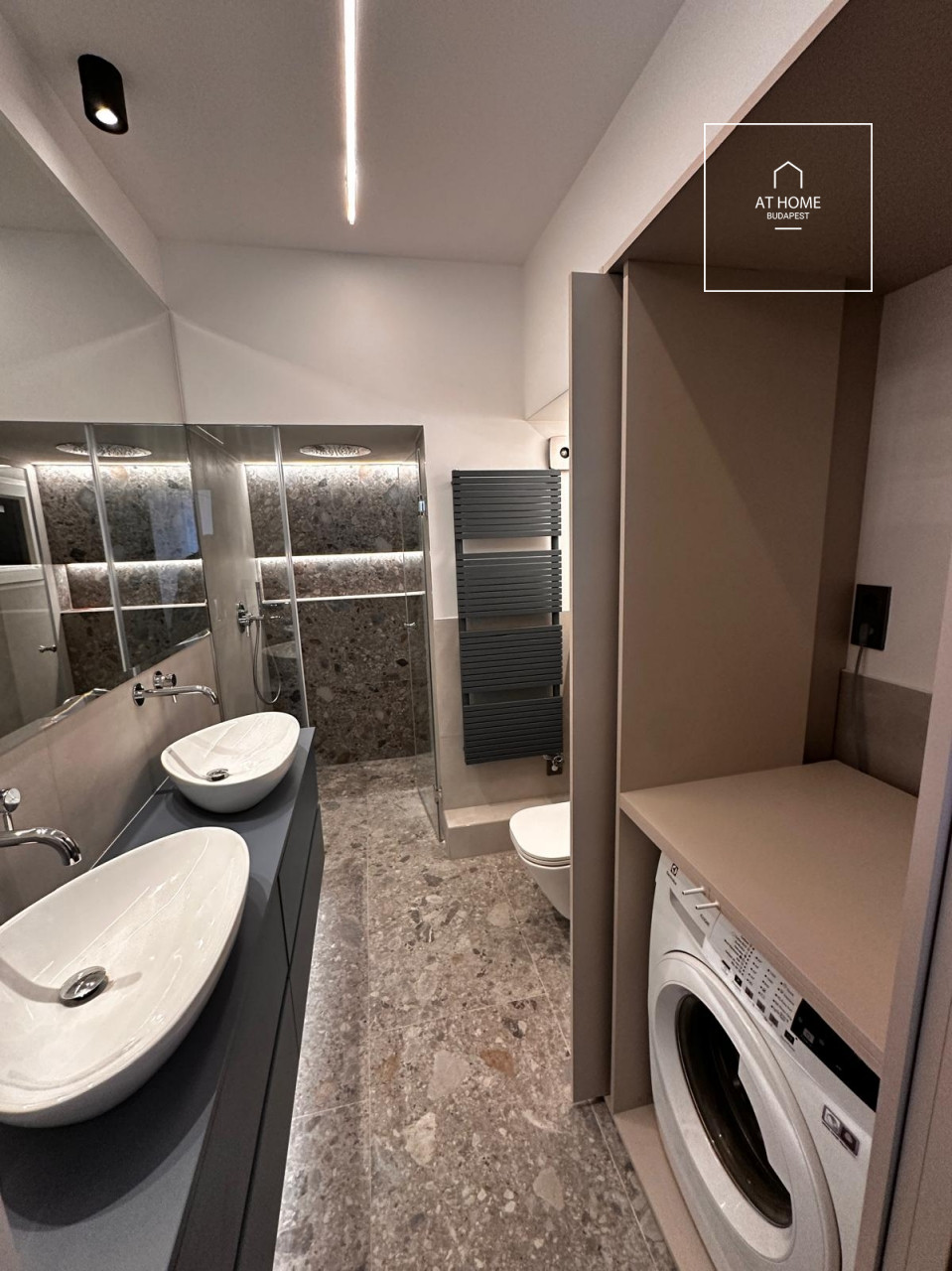 Renovated 2-Bedroom Apartment in District VI, Terézváros