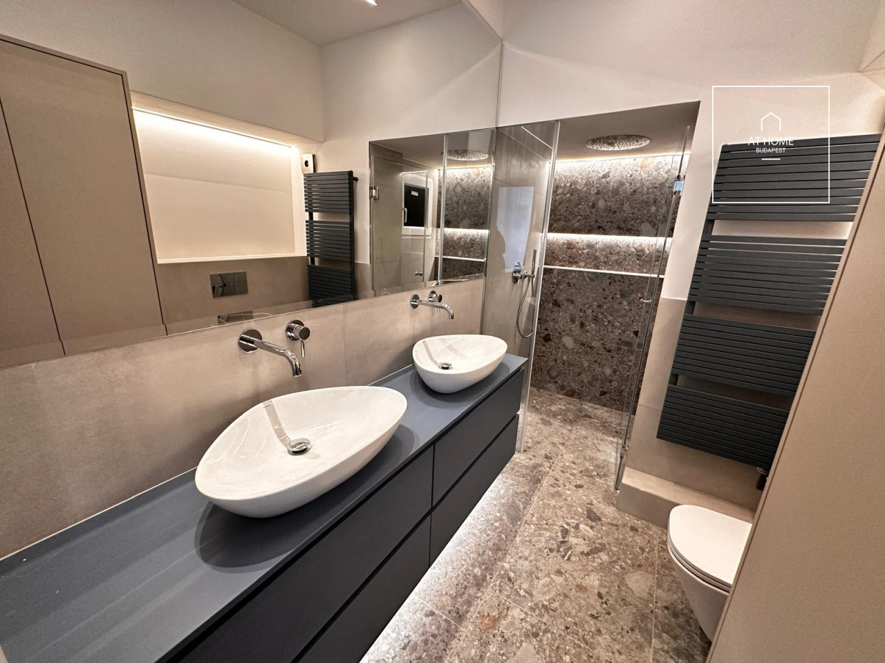 Renovated 2-Bedroom Apartment in District VI, Terézváros