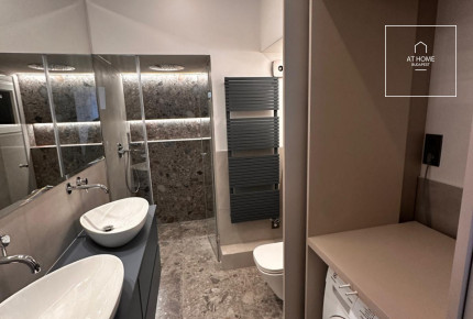 Renovated 2-Bedroom Apartment in District VI, Terézváros