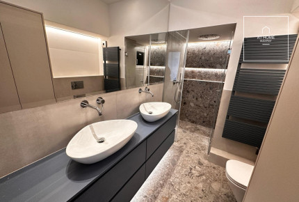 Renovated 2-Bedroom Apartment in District VI, Terézváros