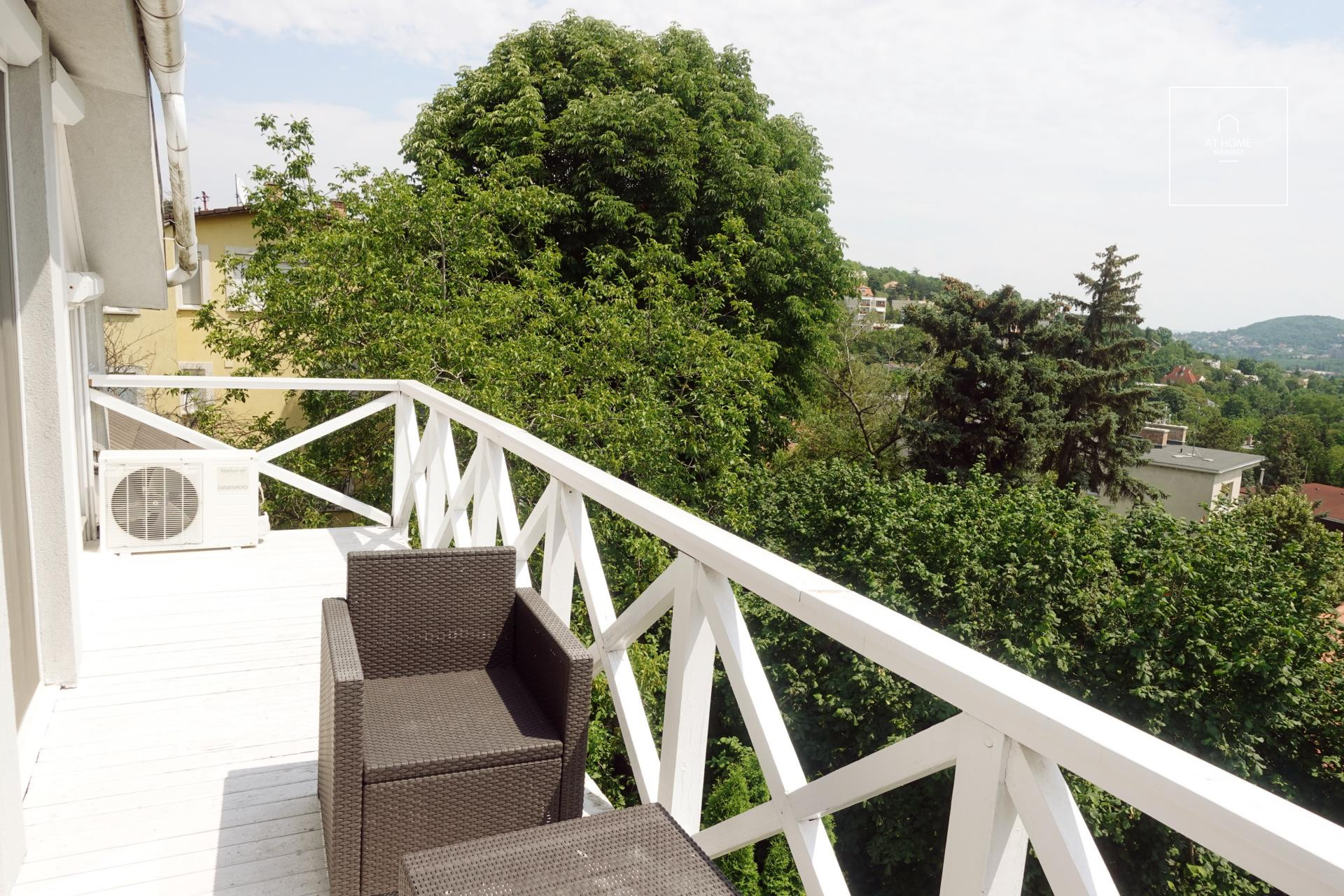 Beautifully Renovated Panoramic Apartment in Budapest, 2nd District – Törökvész