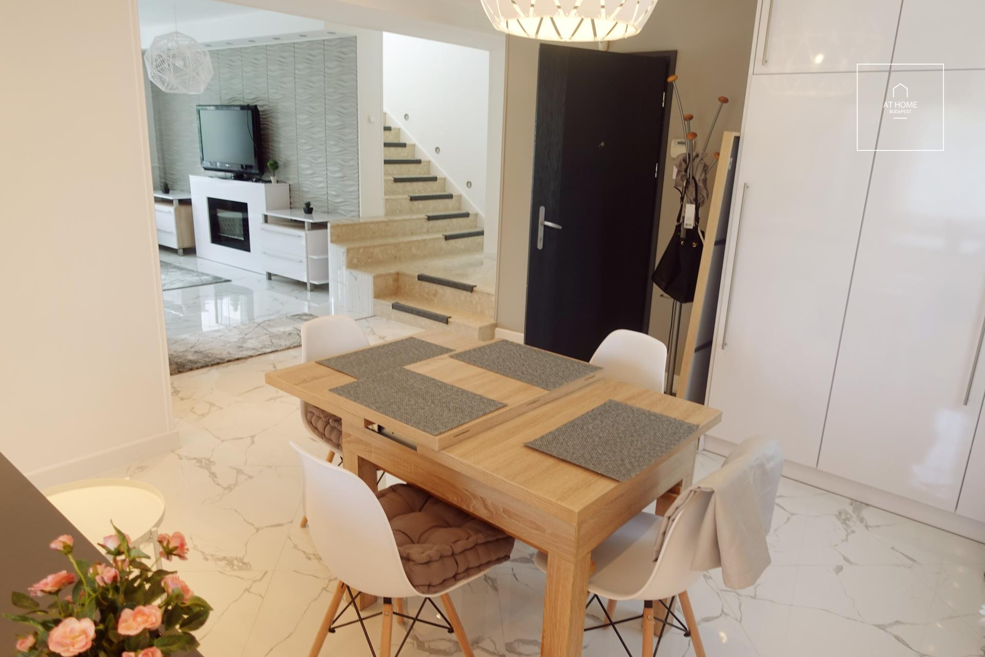 Beautifully Renovated Panoramic Apartment in Budapest, 2nd District – Törökvész