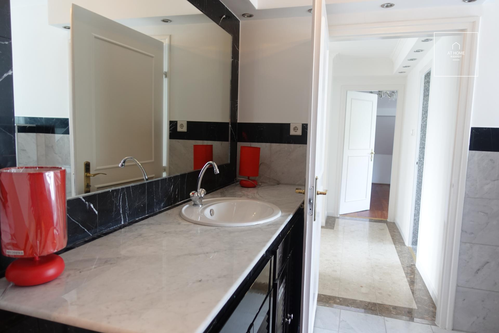 Beautifully Renovated Panoramic Apartment in Budapest, 2nd District – Törökvész