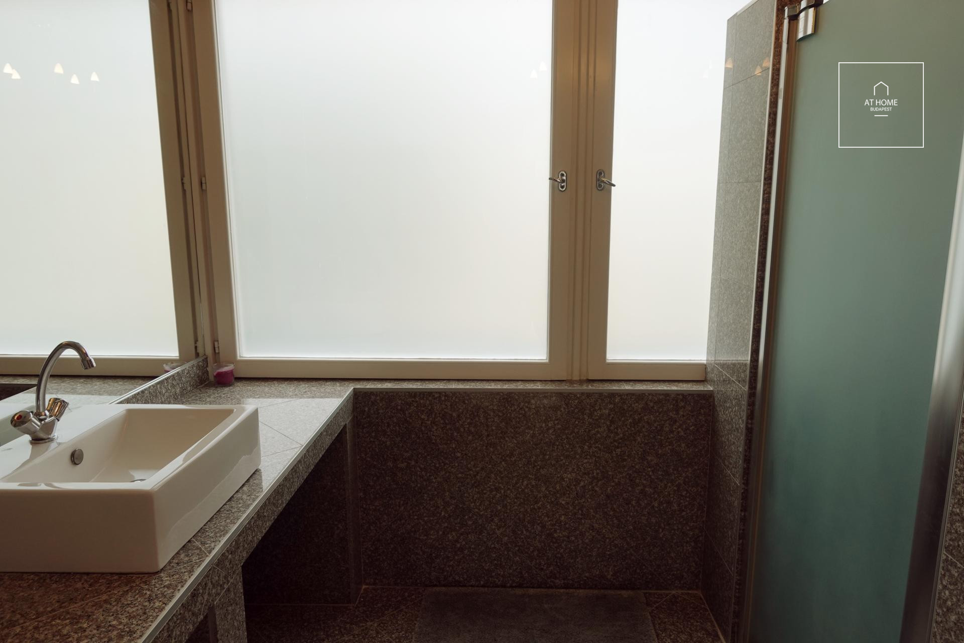 Beautifully Renovated Panoramic Apartment in Budapest, 2nd District – Törökvész