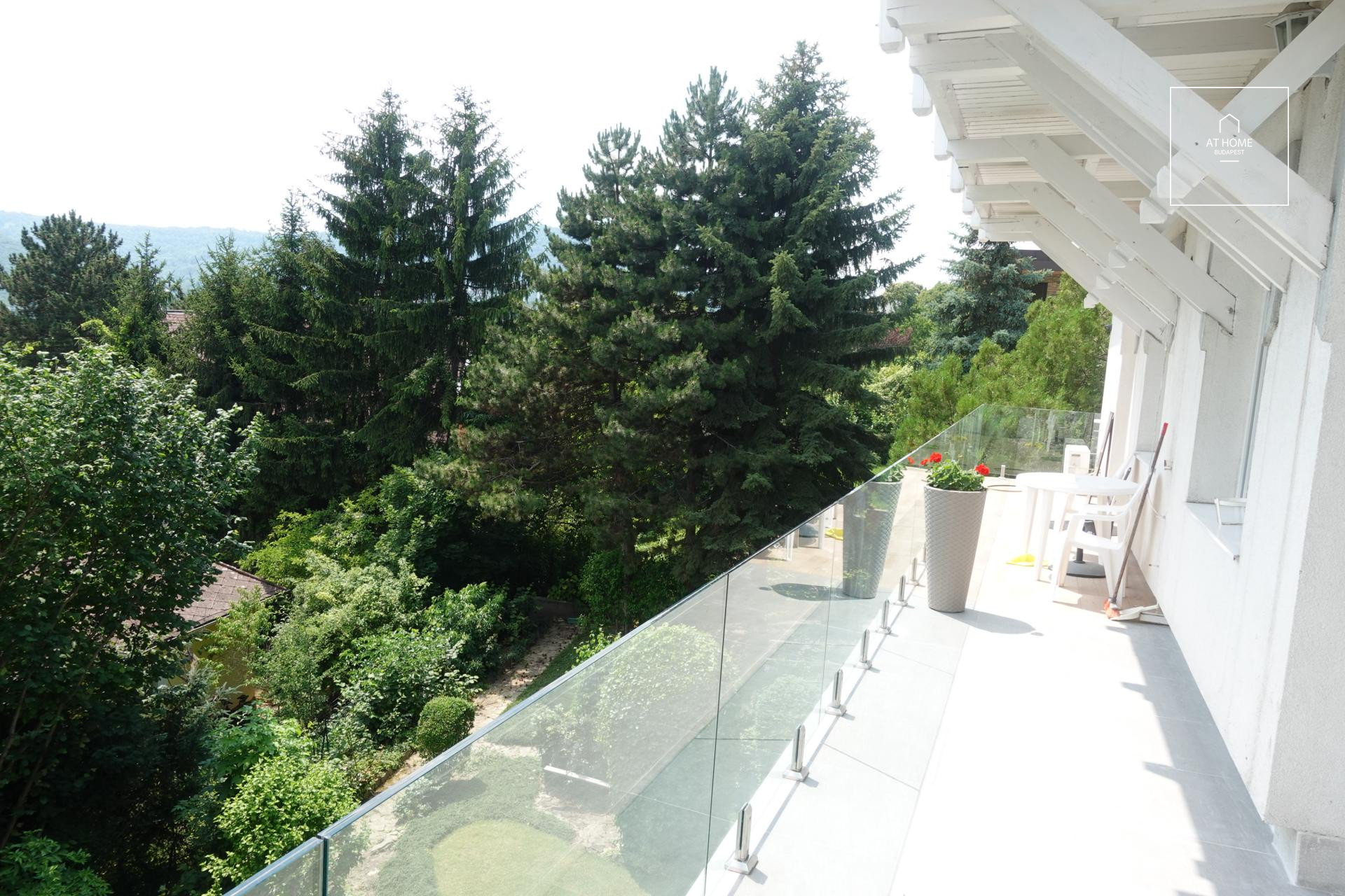 Beautifully Renovated Panoramic Apartment in Budapest, 2nd District – Törökvész