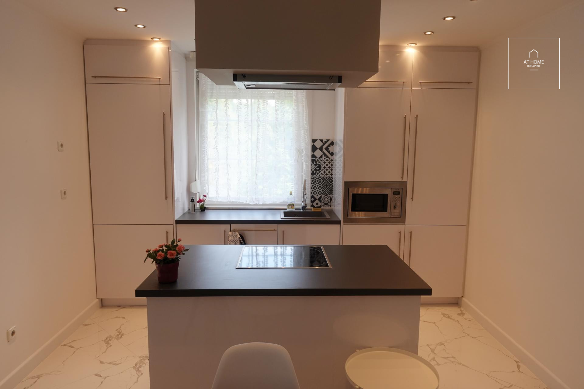 Beautifully Renovated Panoramic Apartment in Budapest, 2nd District – Törökvész