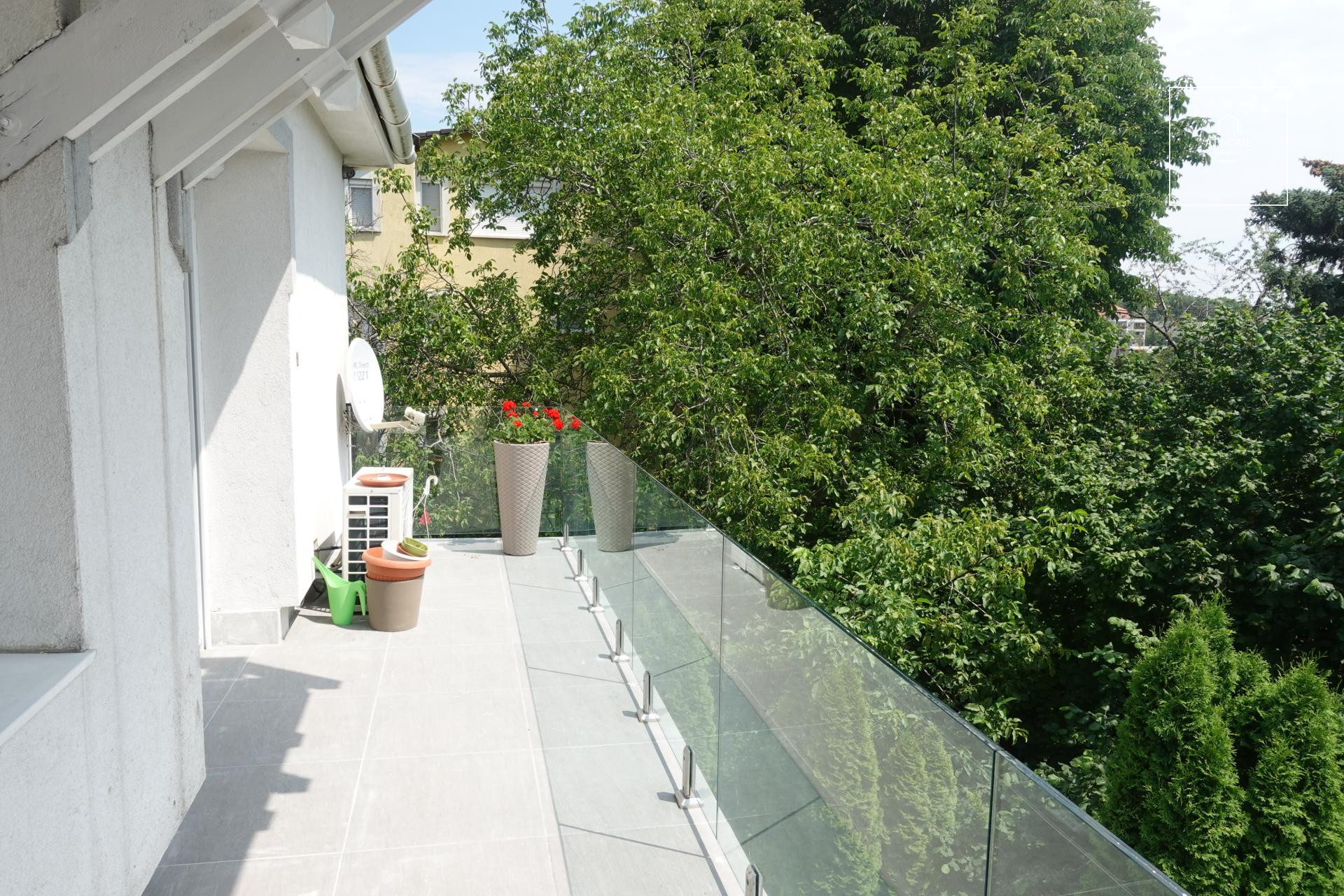Beautifully Renovated Panoramic Apartment in Budapest, 2nd District – Törökvész