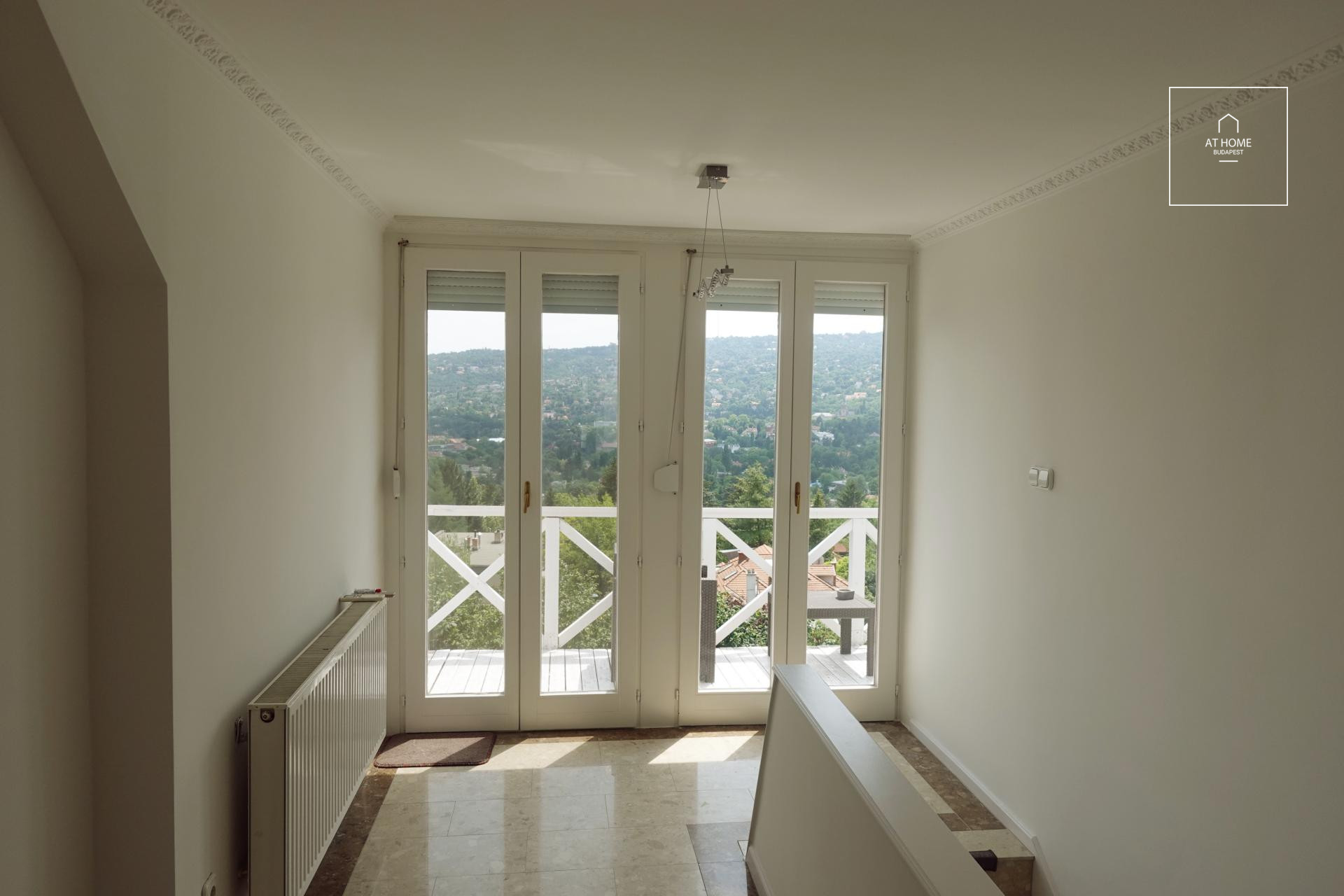 Beautifully Renovated Panoramic Apartment in Budapest, 2nd District – Törökvész