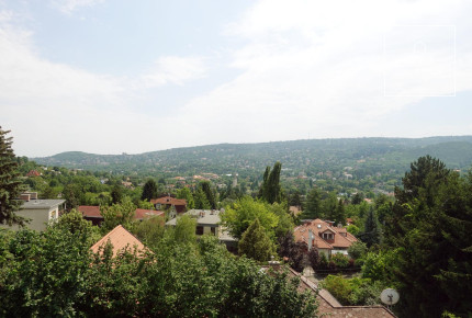 Beautifully Renovated Panoramic Apartment in Budapest, 2nd District – Törökvész