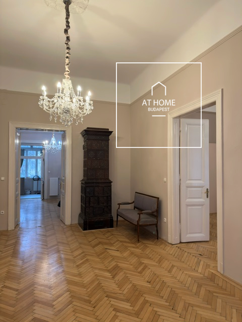 3 bedroom refurbished, classic apartment for sale in the 6th district of Budapest