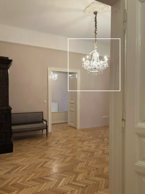 3 bedroom refurbished, classic apartment for sale in the 6th district of Budapest