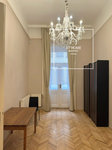 3 bedroom refurbished, classic apartment for sale in the 6th district of Budapest
