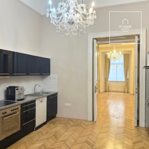 3 bedroom refurbished, classic apartment for sale in the 6th district of Budapest