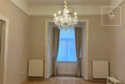 3 bedroom refurbished, classic apartment for sale in the 6th district of Budapest