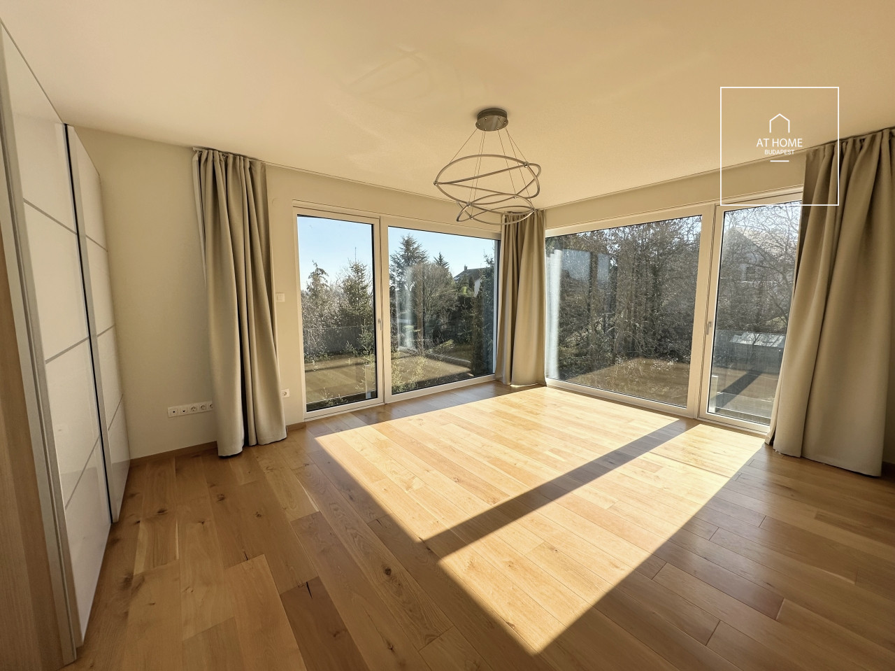 Minimalist-style 3-story family house in District III, Csúcshegy