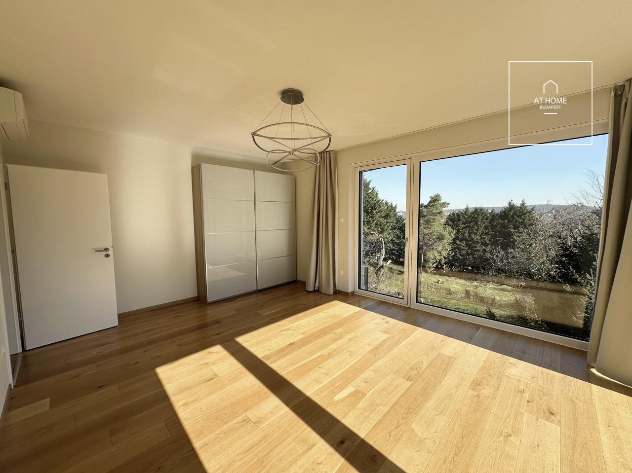 Minimalist-style 3-story family house in District III, Csúcshegy