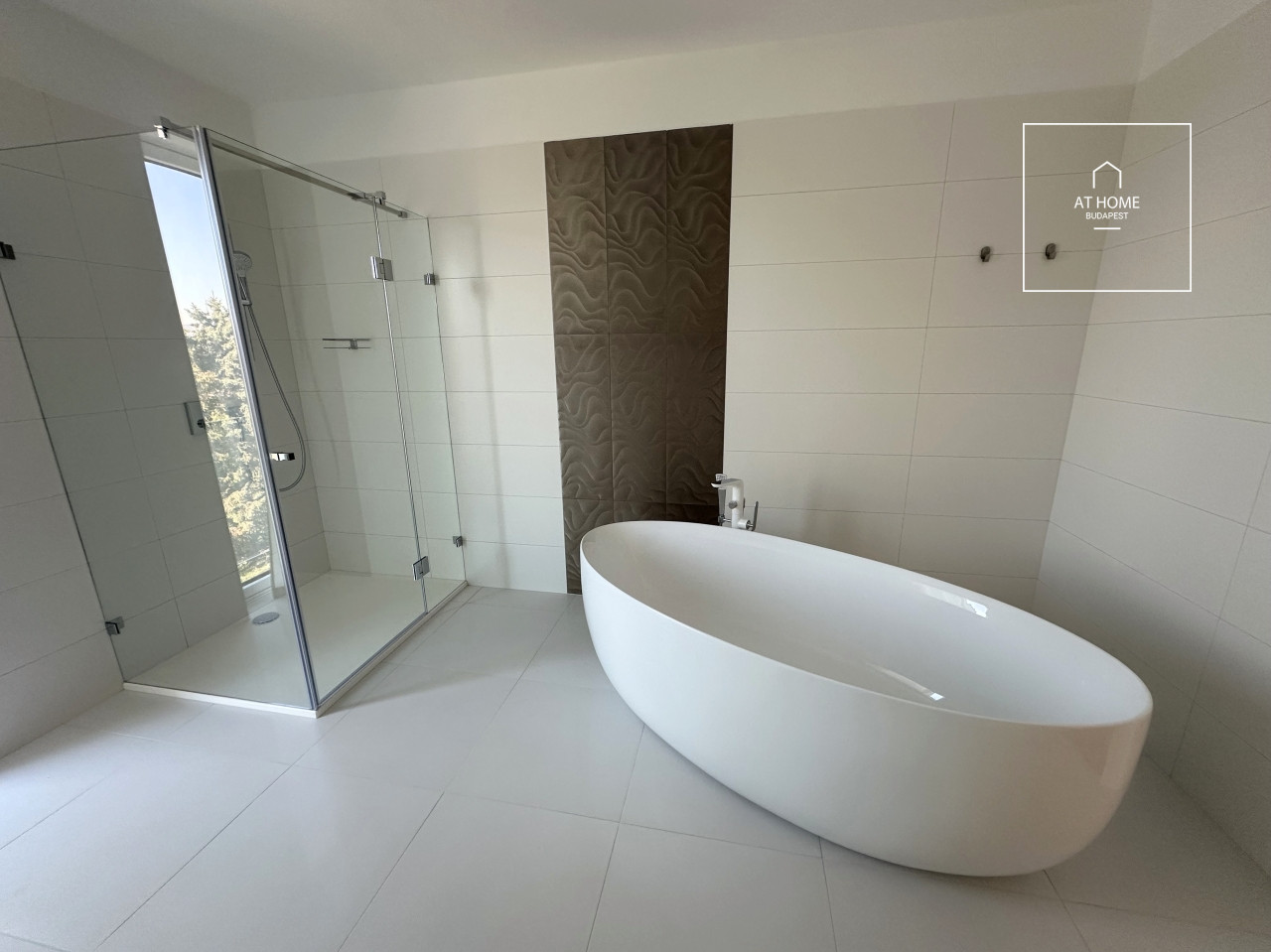 Minimalista stílusú 3 szintes családi ház III. kerület, Csúcshegy