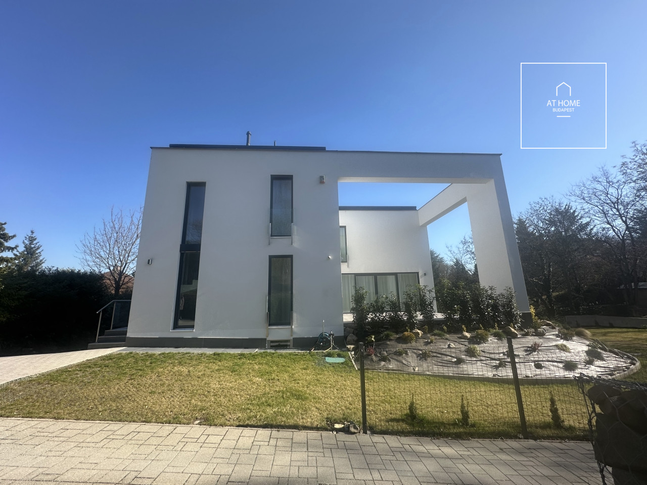 Minimalista stílusú 3 szintes családi ház III. kerület, Csúcshegy