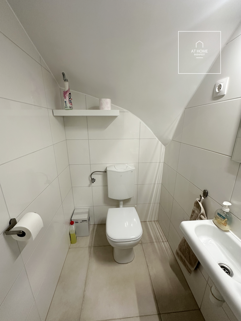 Minimalista stílusú 3 szintes családi ház III. kerület, Csúcshegy