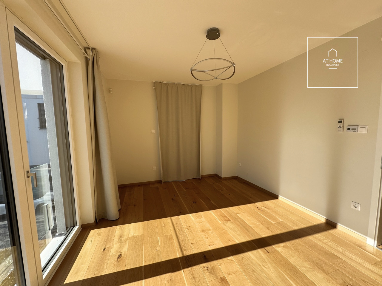 Minimalista stílusú 3 szintes családi ház III. kerület, Csúcshegy