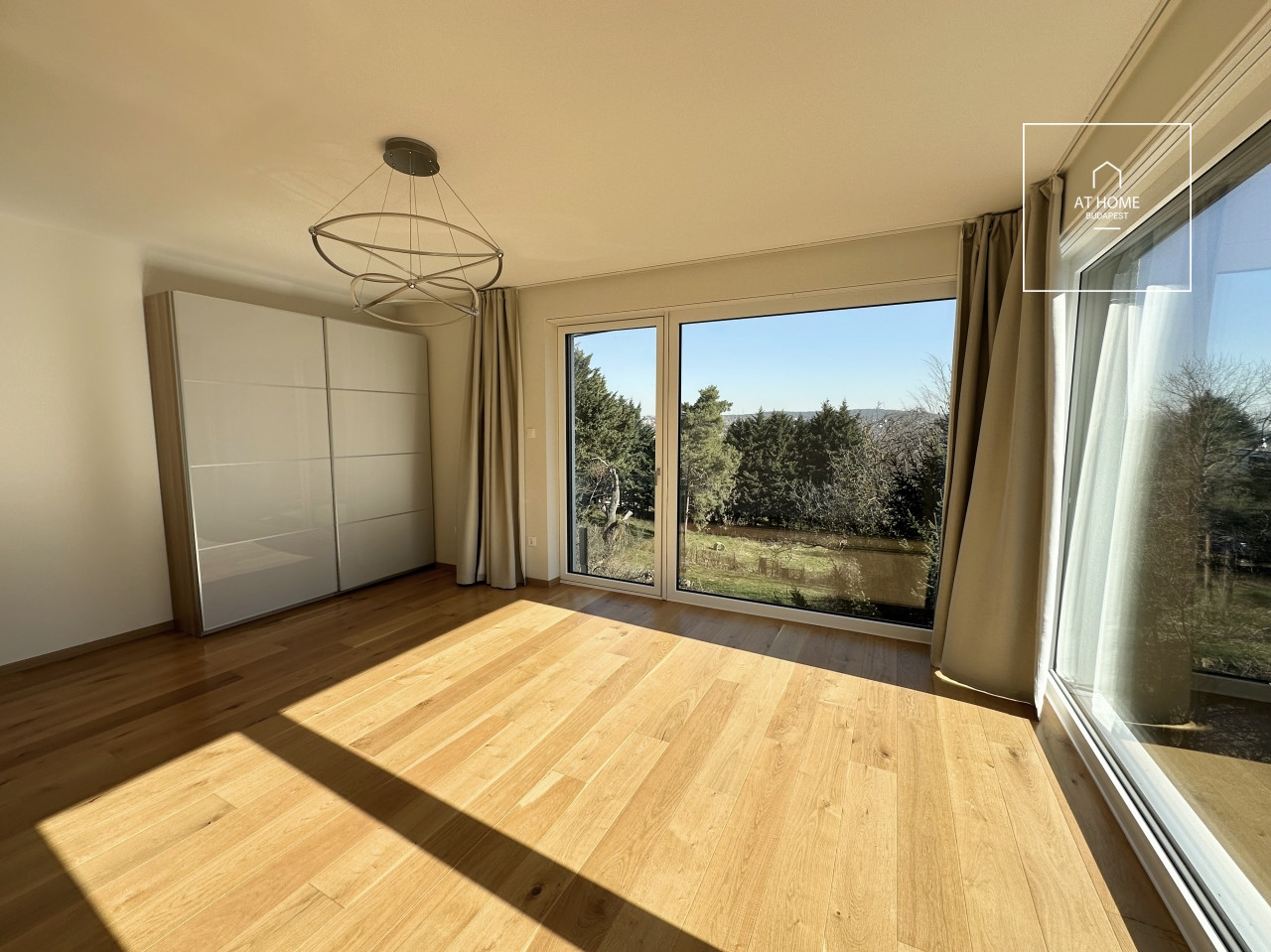 Minimalista stílusú 3 szintes családi ház III. kerület, Csúcshegy