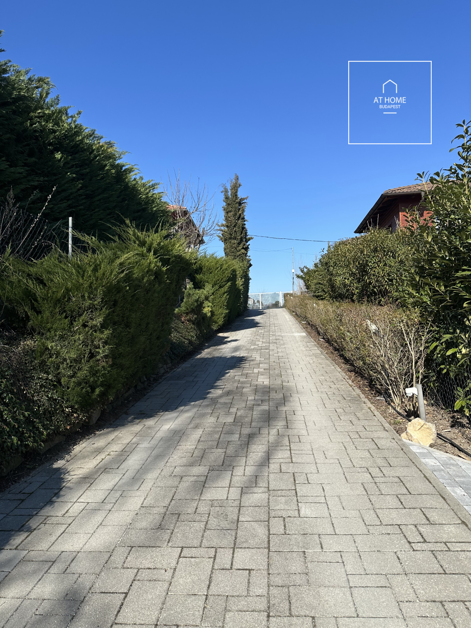 Minimalista stílusú 3 szintes családi ház III. kerület, Csúcshegy