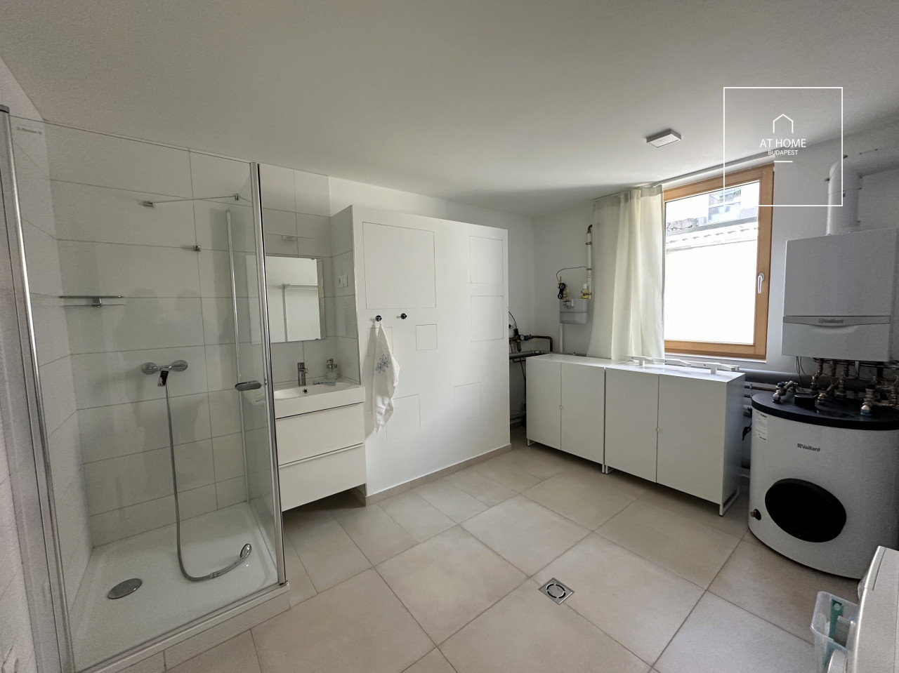 Minimalist-style 3-story family house in District III, Csúcshegy