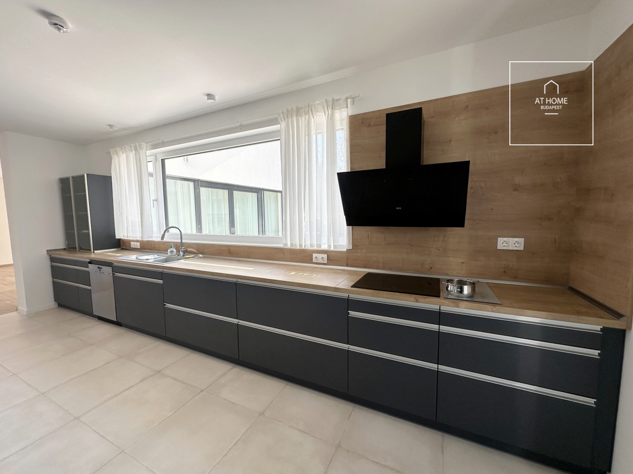 Minimalist-style 3-story family house in District III, Csúcshegy