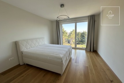 Minimalista stílusú 3 szintes családi ház III. kerület, Csúcshegy
