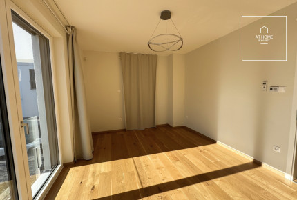 Minimalista stílusú 3 szintes családi ház III. kerület, Csúcshegy