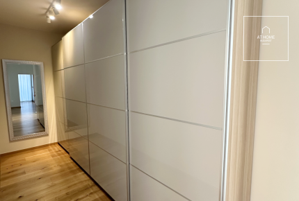 Minimalista stílusú 3 szintes családi ház III. kerület, Csúcshegy