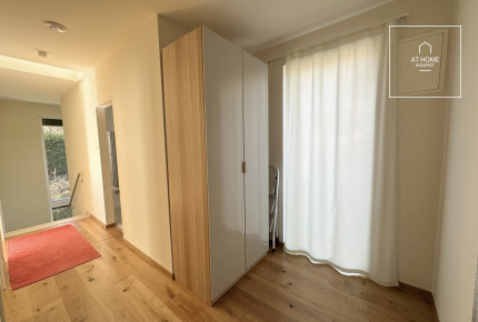 Minimalista stílusú 3 szintes családi ház III. kerület, Csúcshegy