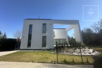 Minimalista stílusú 3 szintes családi ház III. kerület, Csúcshegy